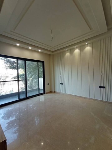 Room in 3 BHK Builder Floor at Sector 9 – for Rent