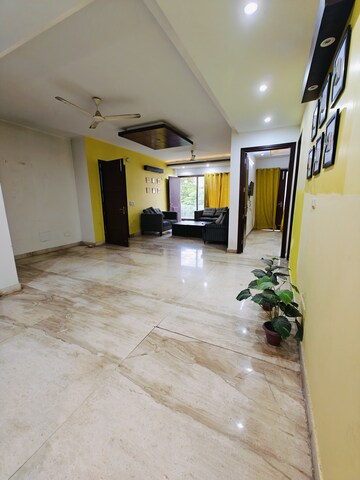 Room in 3 BHK Builder Floor at Ansal Sushant Lok I, Sector 43 – for Rent