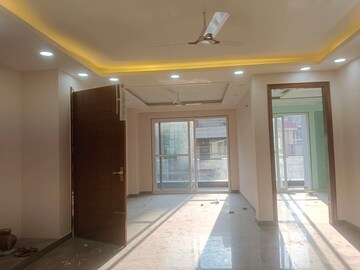 Building Lobby in 3 BHK Builder Floor at Sector 9 – for Rent