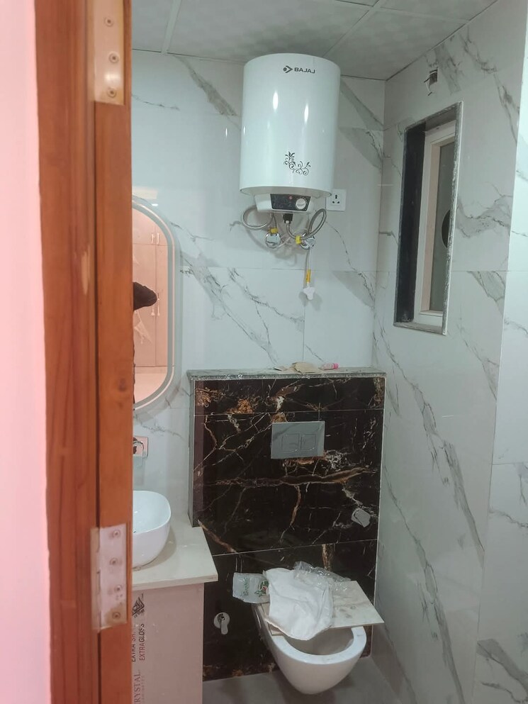 Bathroom, sector 9 3 Bedroom 300 Sq.Yd. Builder Floor In Sector 9 Gurgaon 7996697