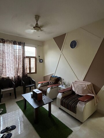 Living Room in 3 BHK Builder Floor at Unitech Woodstock Floors, Sector 50 – for Rent