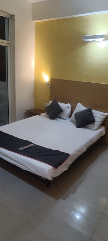 2 BHK Apartment For Rent in Shree Vardhman Mantra, Sector 67