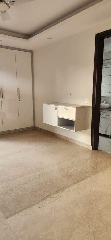 Room in 3.5 BHK Builder Floor at Ansal Sushant Lok I, Sector 43 – for Rent