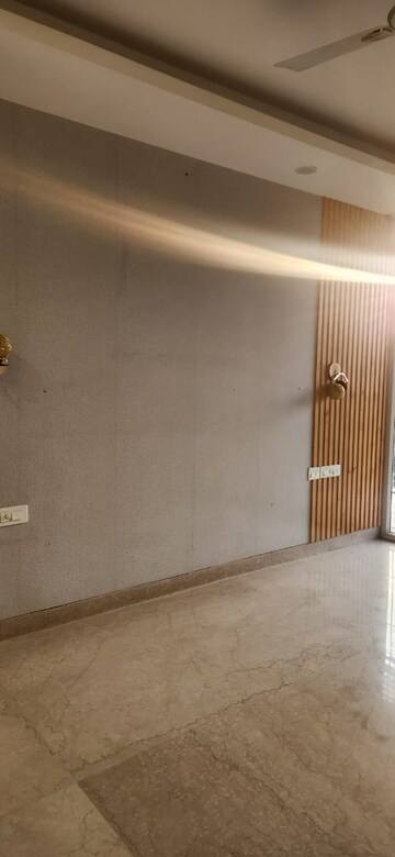 Room in 3.5 BHK Builder Floor at Ansal Sushant Lok I, Sector 43 – for Rent
