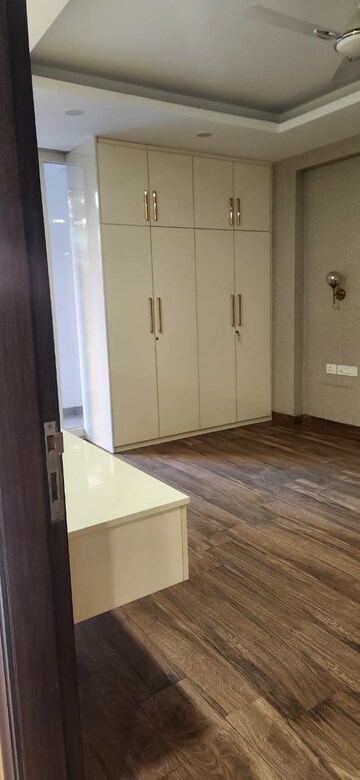 Room in 3.5 BHK Builder Floor at Ansal Sushant Lok I, Sector 43 – for Rent