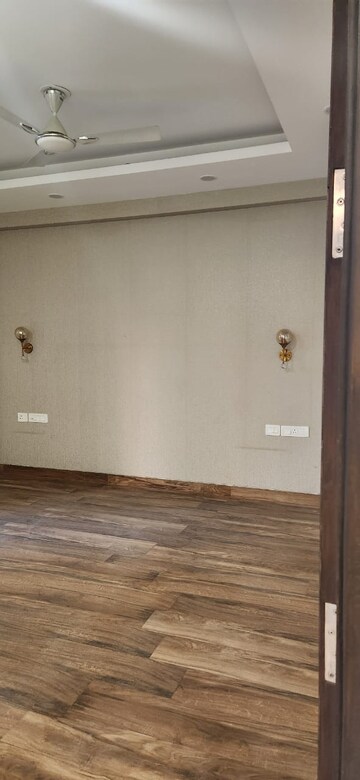 Room in 3.5 BHK Builder Floor at Ansal Sushant Lok I, Sector 43 – for Rent
