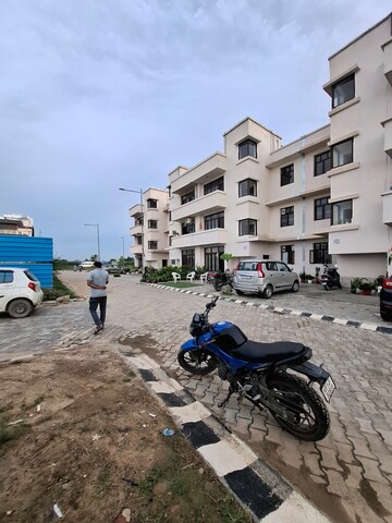 Master Bedroom in 2.5 BHK Builder Floor at Wave Floors, Mahurali – for Rent