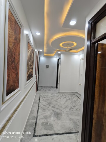 Building Lobby in 3 BHK Builder Floor at Dwarka Mor – for Rent