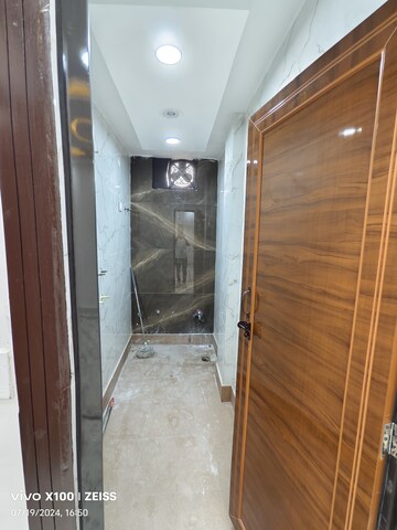 Building Lobby in 3 BHK Builder Floor at Dwarka Mor – for Rent