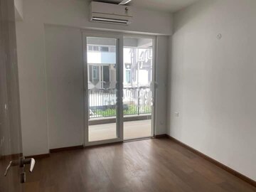 Room in 4 BHK Apartment at DLF Garden City Independent Floors, Sector 92 – for Rent