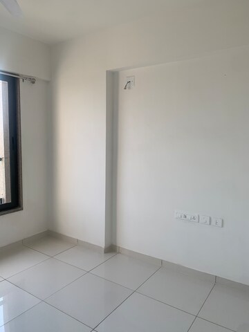 Room in 3 BHK Apartment at Gala Orchid Sky, Shela – for Rent