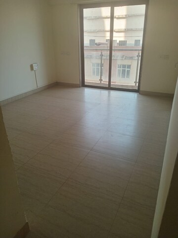 Room in 2.5 BHK Apartment at HDIL Metropolis Residences, Andheri West – for Rent