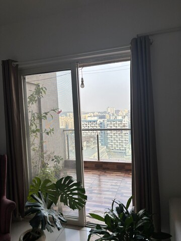 Room in 2 BHK Apartment at Kolte Patil Stargaze, Bavdhan – for Rent