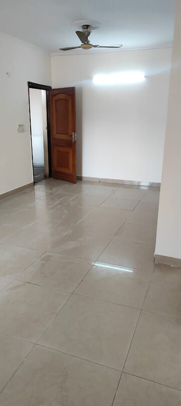 Room in 3 BHK Apartment at Jaipurias Sunrise Greens, Ahinsa Khand 1 – for Rent