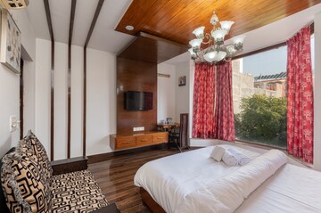 Bedroom in 4 BHK Apartment at BPTP Mansions, Sector 66 – for Rent