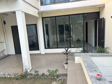 Balcony in 3 BHK Builder Floor at Ansal Sushant Lok I, Sector 43 – for Rent