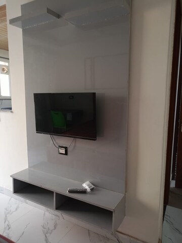 Furnished Amenities in 1 RK Builder Floor at Ansal Sushant Lok I, Sector 43 – for Rent