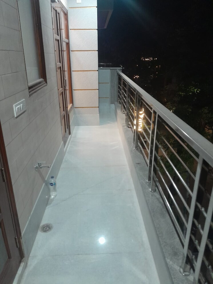 Balcony, sector 23 3.5 Bedroom 1850 Sq.Ft. Builder Floor In Sector 23 Gurgaon 7997344