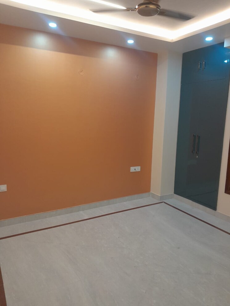 Room, sector 23 3.5 Bedroom 1850 Sq.Ft. Builder Floor In Sector 23 Gurgaon 7997344
