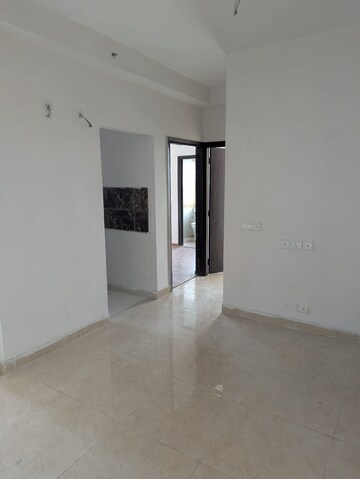 Room in 3 BHK Apartment at Amrapali Leisure Valley – for Rent