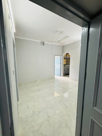 Room in 1 BHK Builder Floor at Ansal Sushant Lok I, Sector 43 – for Rent