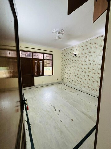 Room in 1 BHK Builder Floor at Ansal Sushant Lok I, Sector 43 – for Rent