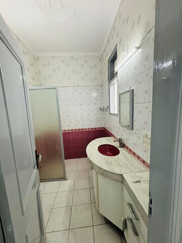 Bathroom in 1 BHK Builder Floor at Ansal Sushant Lok I, Sector 43 – for Rent