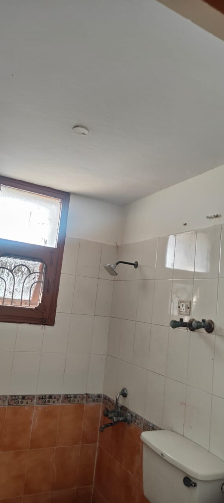 Bathroom, jkg-amba-g-residency 3 Bedroom 1685 Sq.Ft. Apartment In Ahinsa Khand ii Ghaziabad 7997413