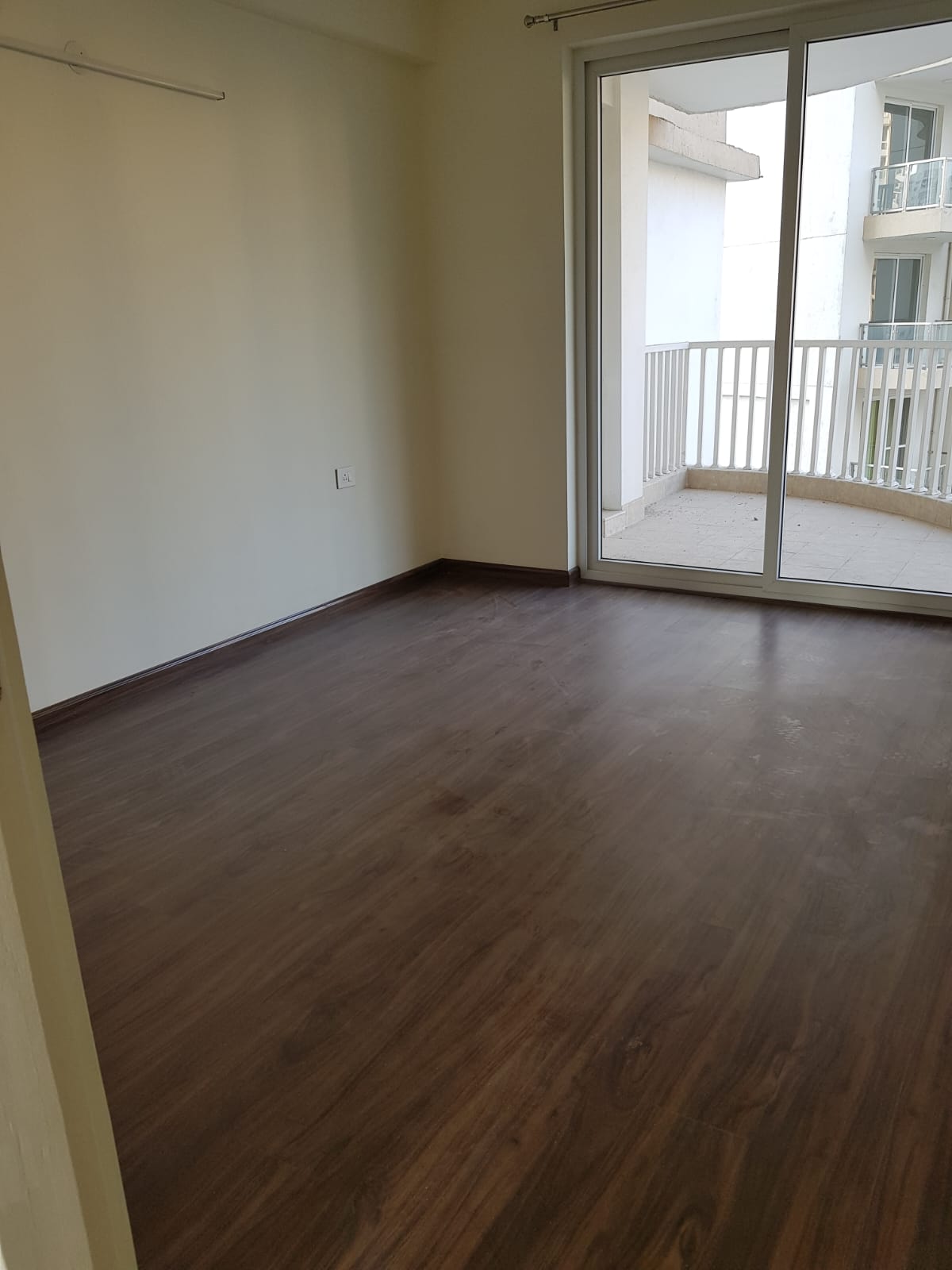 3 BHK + Study Room Apartment For Sale in DLF Regal Gardens