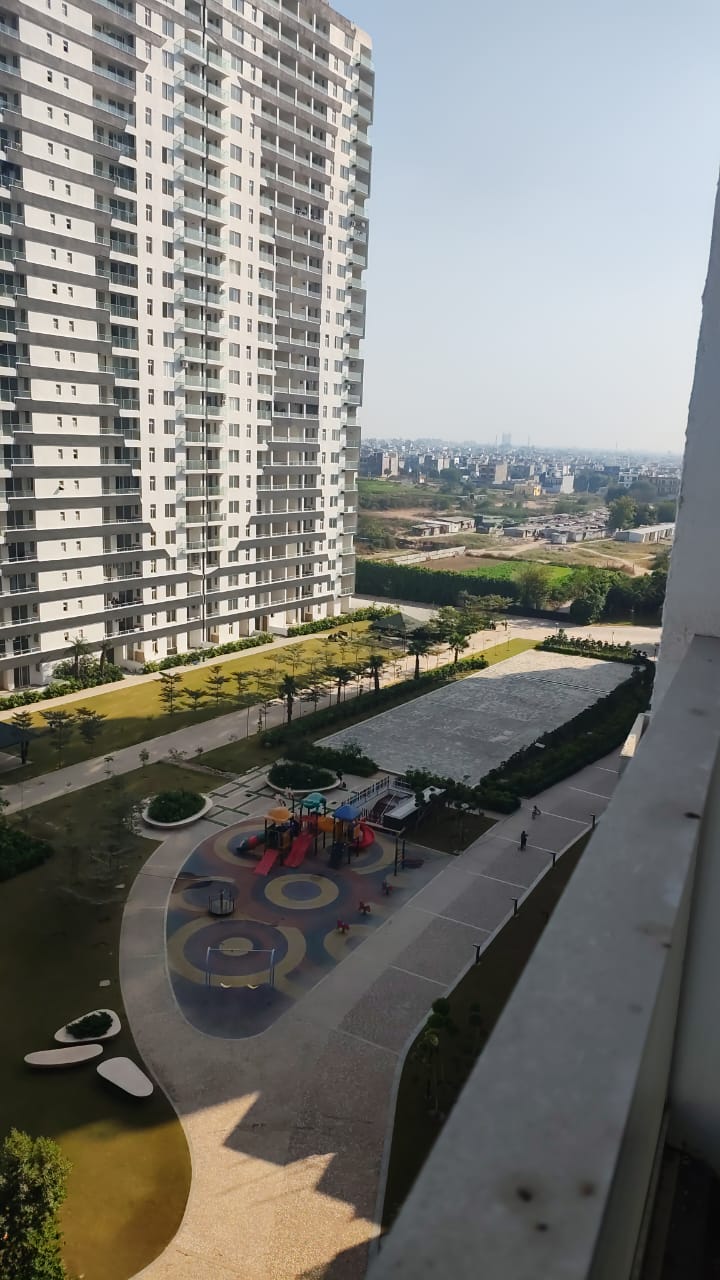 3 BHK 1670 Sq.Ft. Apartment in Omaxe Lake