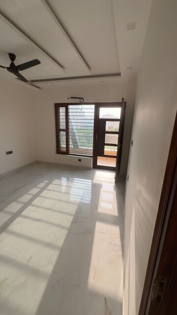 Room in 3 BHK Builder Floor at Puri Aman Vilas, Sector 89 – for Rent