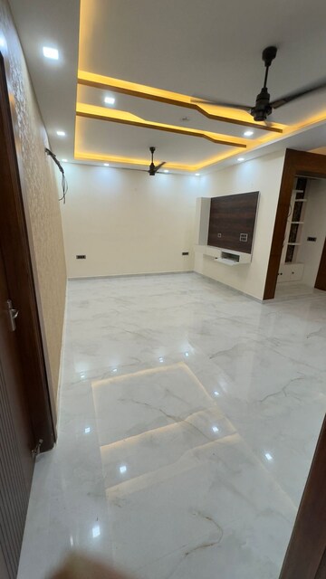 Room in 3 BHK Builder Floor at Puri Aman Vilas, Sector 89 – for Rent