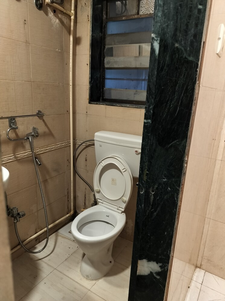 Bathroom, khar west 3 Bedroom 1200 Sq.Ft. Apartment In Khar West Mumbai 7997562