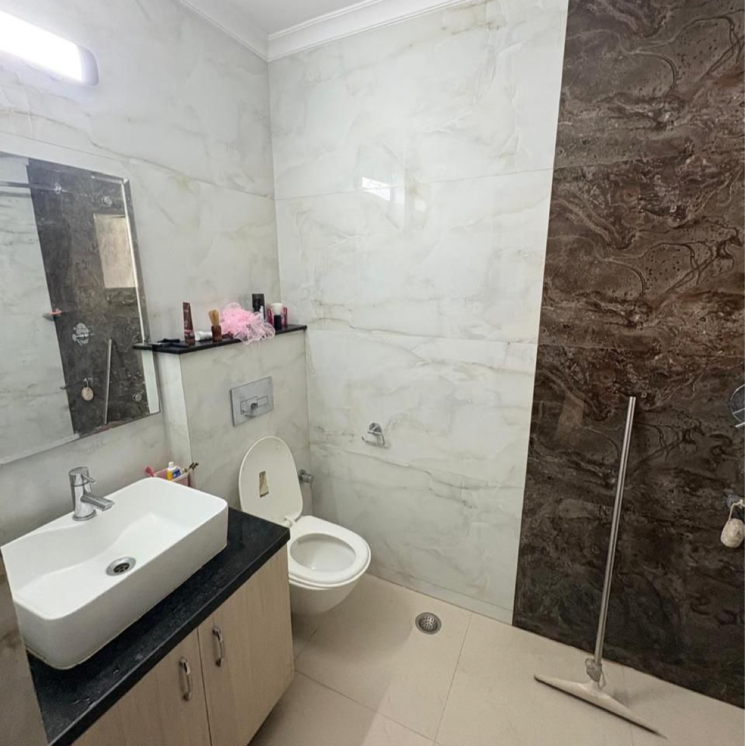 Bathroom, sushant-lok-3 3 Bedroom 300 Sq.Yd. Builder Floor In Sector 57 Gurgaon 7997602