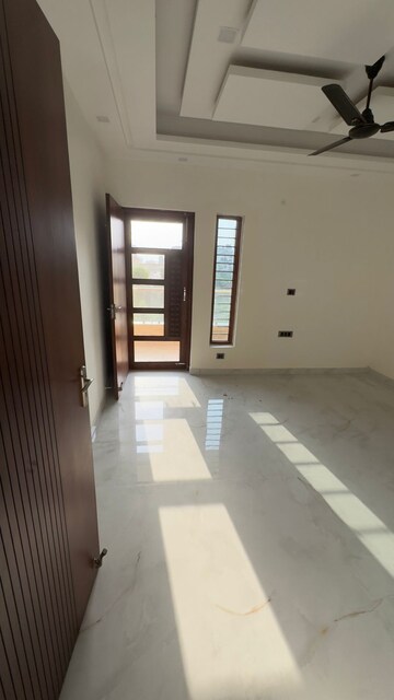 Room in 4 BHK Builder Floor at Puri Aman Vilas, Sector 89 – for Rent