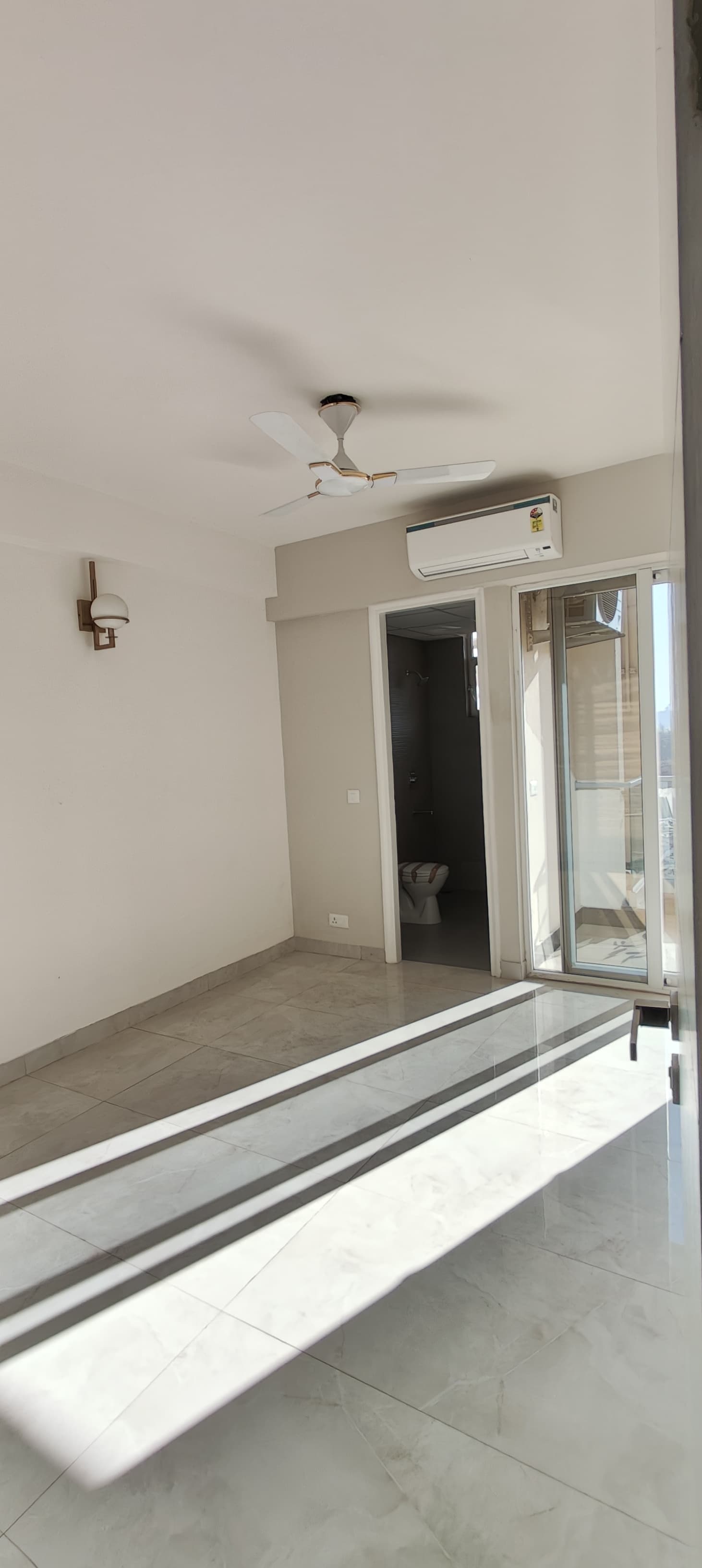 3.5 BHK + Pooja Room Apartment For Sale in Signature Global City