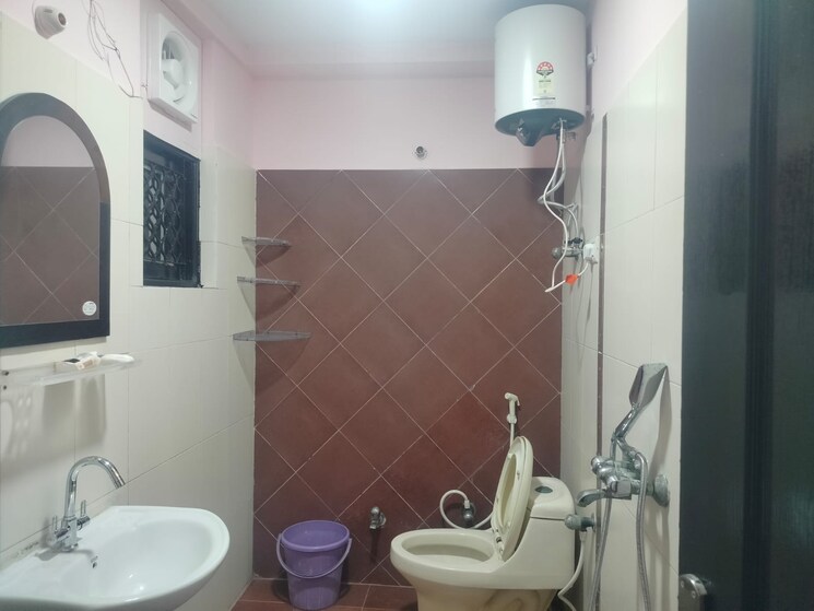 Bathroom, svp-gulmohar-greens-phase-ii 2 Bedroom 1255 Sq.Ft. Apartment In Gt Road Ghaziabad 7997630