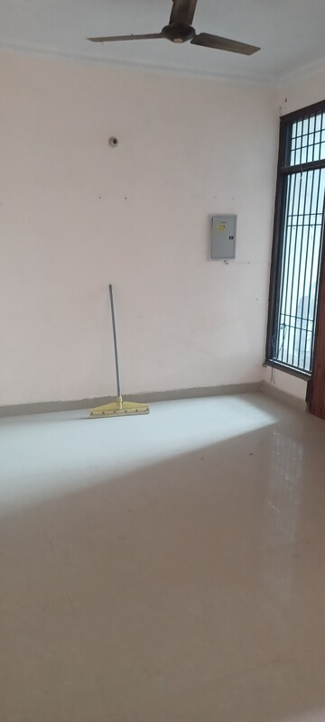 Furnished Amenities in 3 BHK Builder Floor at Patiala Road – for Sale