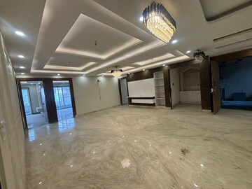 Room in 4 BHK Builder Floor at Sector 7 – for Sale