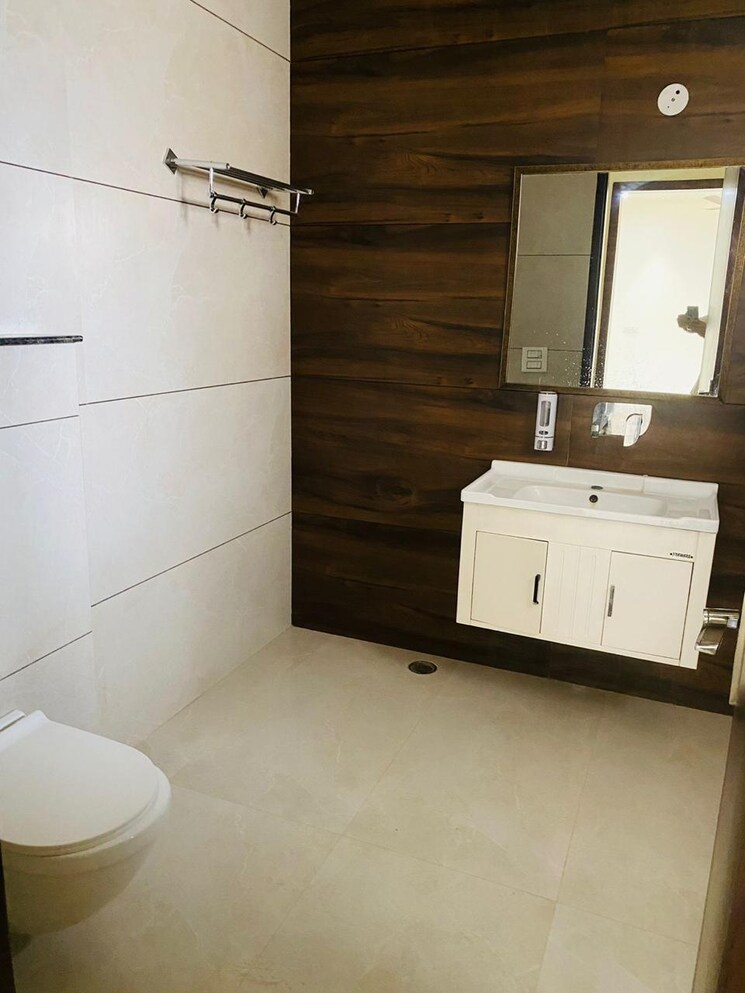 Bathroom, sector 45 6+ Bedroom 160 Sq.Yd. Independent House In Sector 45 Faridabad 7997678