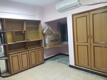 Room in 2 BHK Apartment at Mahim – for Rent