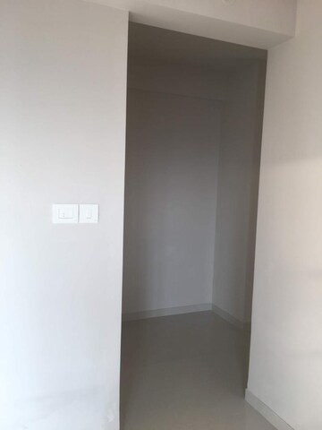 Room in 2 BHK Apartment at Rustomjee Urbania Aurelia, Majiwada – for Rent