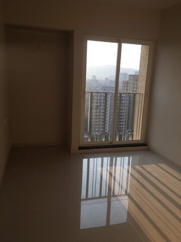 Room in 2 BHK Apartment at Rustomjee Urbania Aurelia, Majiwada – for Rent