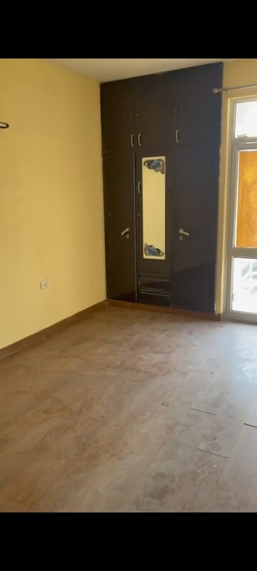 Room in 3 BHK Builder Floor at Piyush Heights, Sector 89 – for Rent