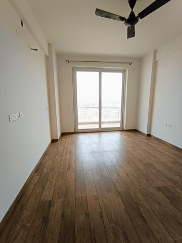 Room in 3 BHK Builder Floor at Omaxe Royal Residency Faridabad, Sector 79 – for Rent