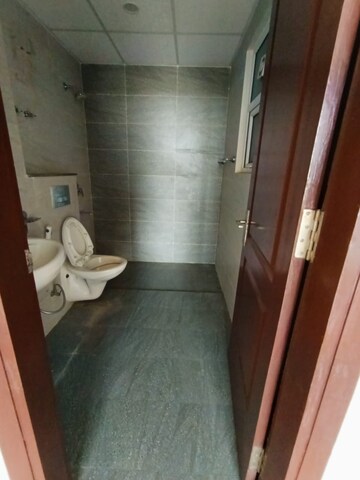 Building Lobby in 3 BHK Builder Floor at Omaxe Royal Residency Faridabad, Sector 79 – for Rent