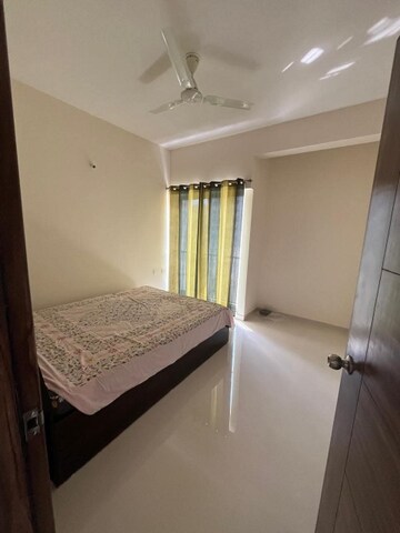 Room in 2 BHK Apartment at Mahavir Kanti Avenue, Nalasopara East – for Rent