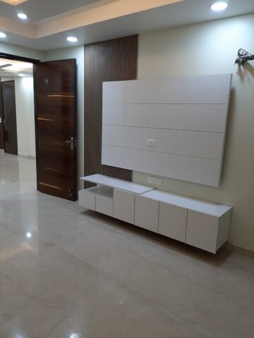 Room in 3 BHK Builder Floor at Sector 95 – for Sale