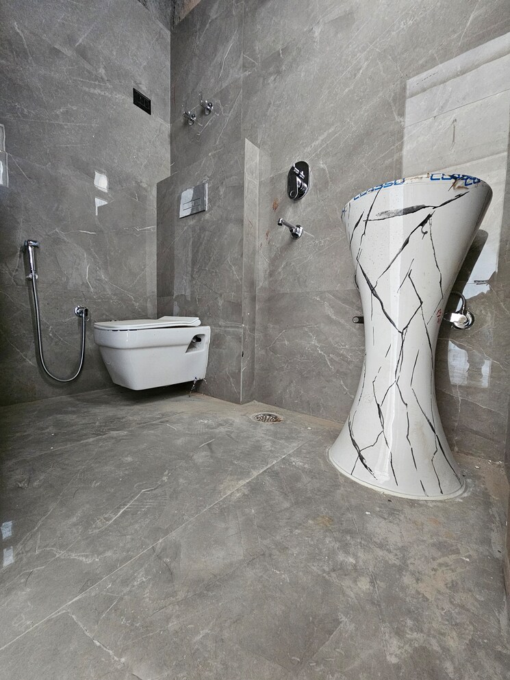 Bathroom, knowledge park v greater noida 3 Bedroom 1500 Sq.Ft. Builder Floor In Knowledge Park V Greater Noida Greater Noida 7997846