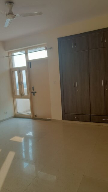 Room in 3 BHK Builder Floor at Omaxe Heights, Sector 86 – for Rent